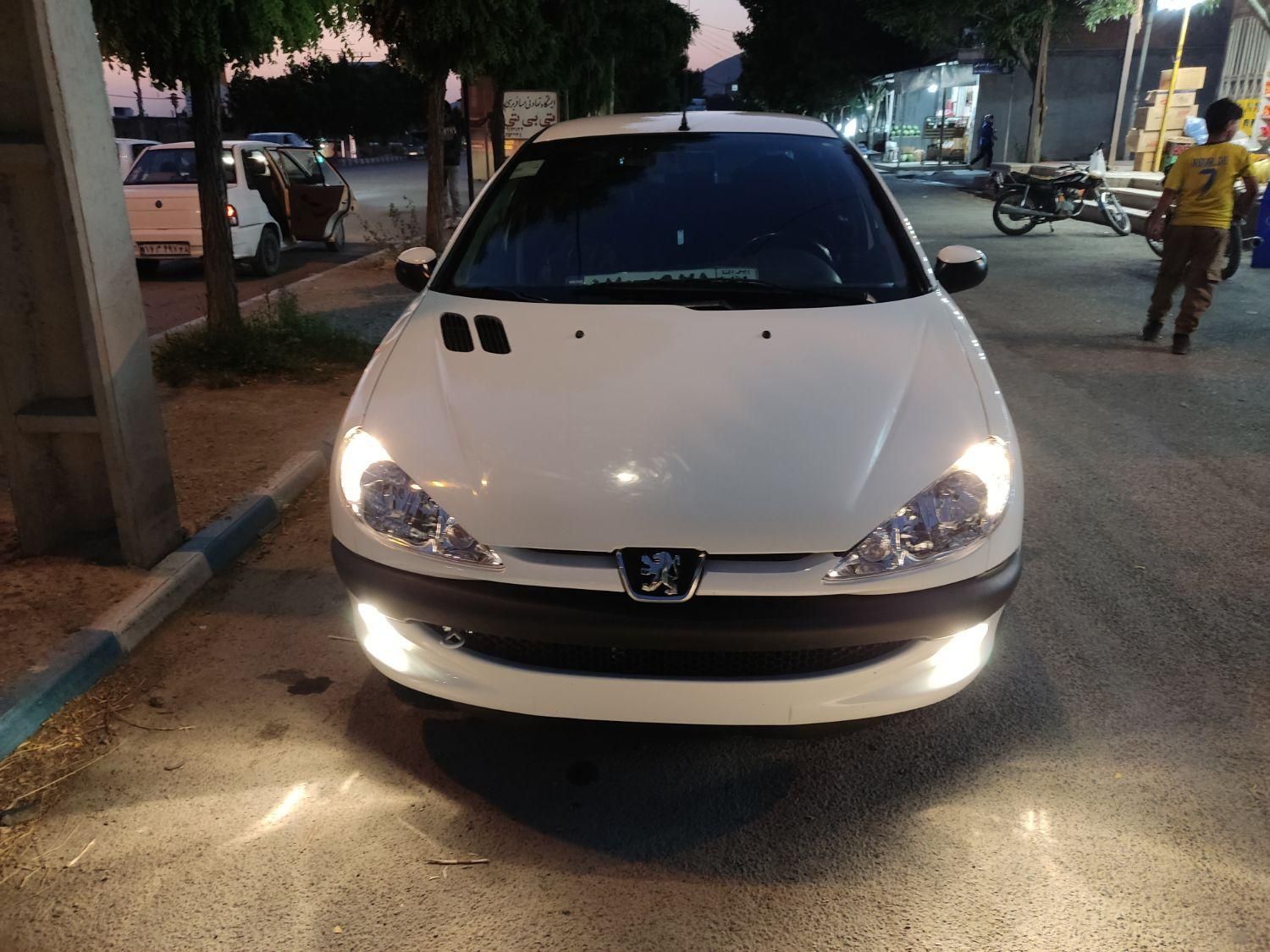پژو ۲۰۶ صندوق دار v8 - 1391