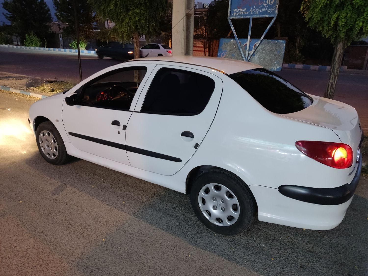 پژو ۲۰۶ صندوق دار v8 - 1391