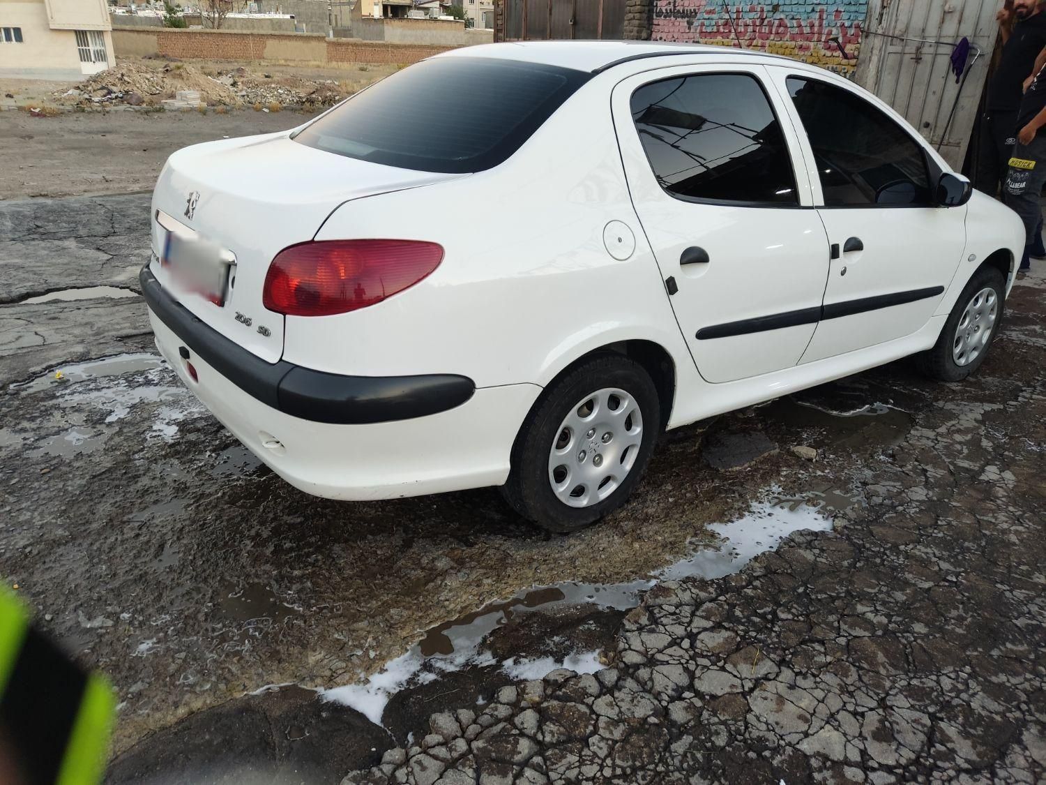 پژو ۲۰۶ صندوق دار v8 - 1391