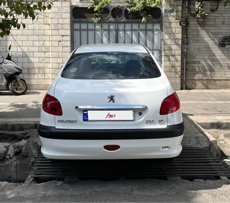 پژو ۲۰۶ صندوق دار v8 - 1398