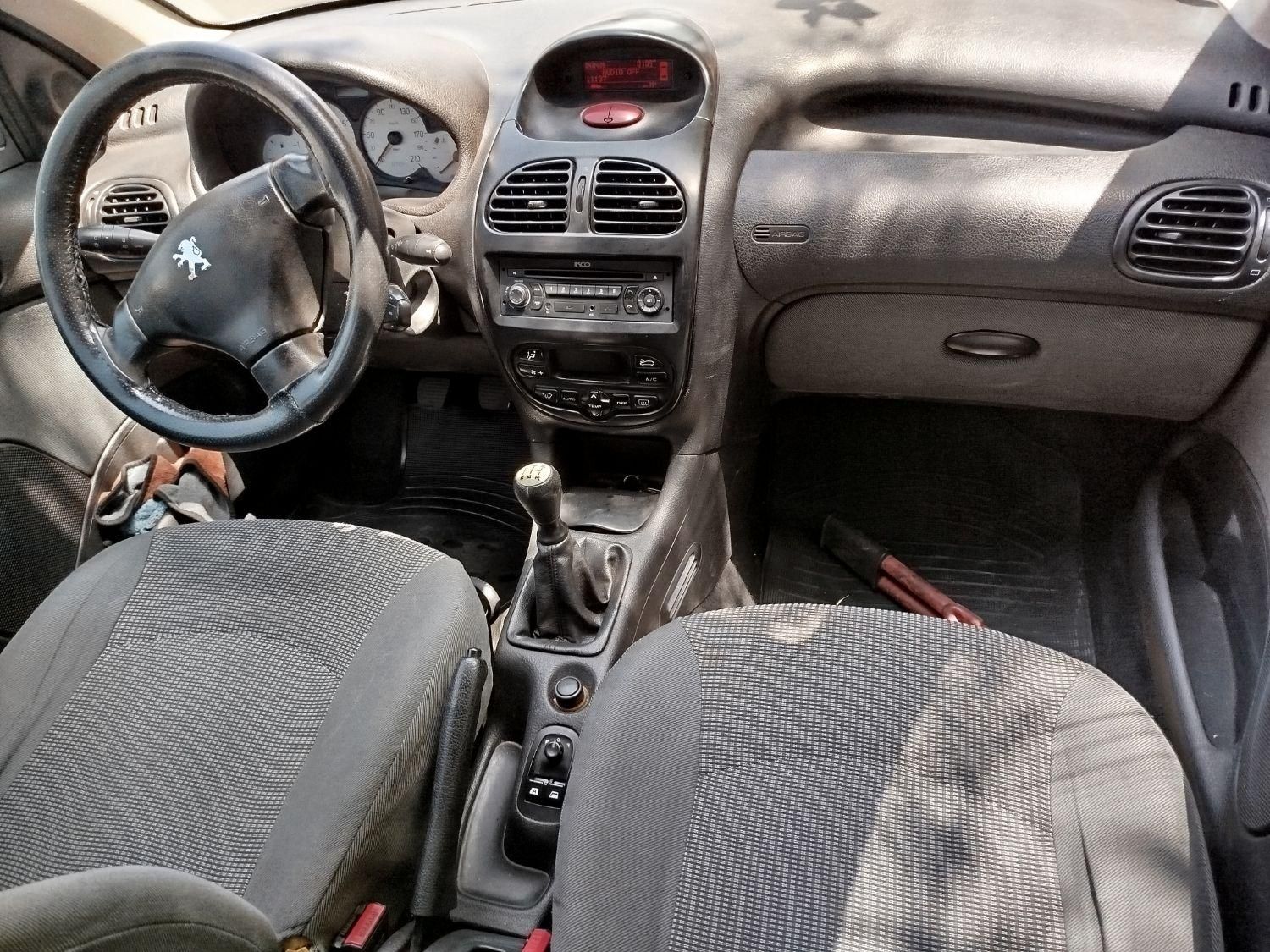 پژو ۲۰۶ صندوق دار v8 - 1394