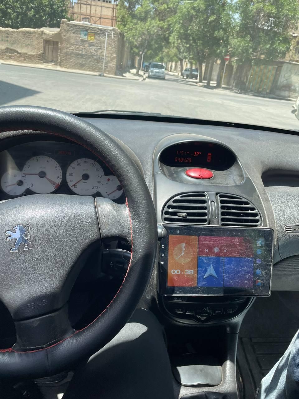 پژو ۲۰۶ صندوق دار v8 - 1393