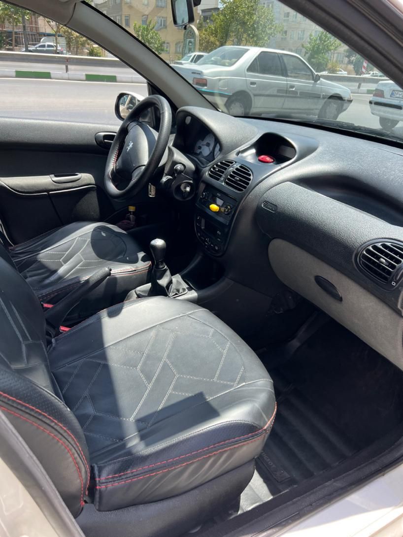 پژو ۲۰۶ صندوق دار v8 - 1399