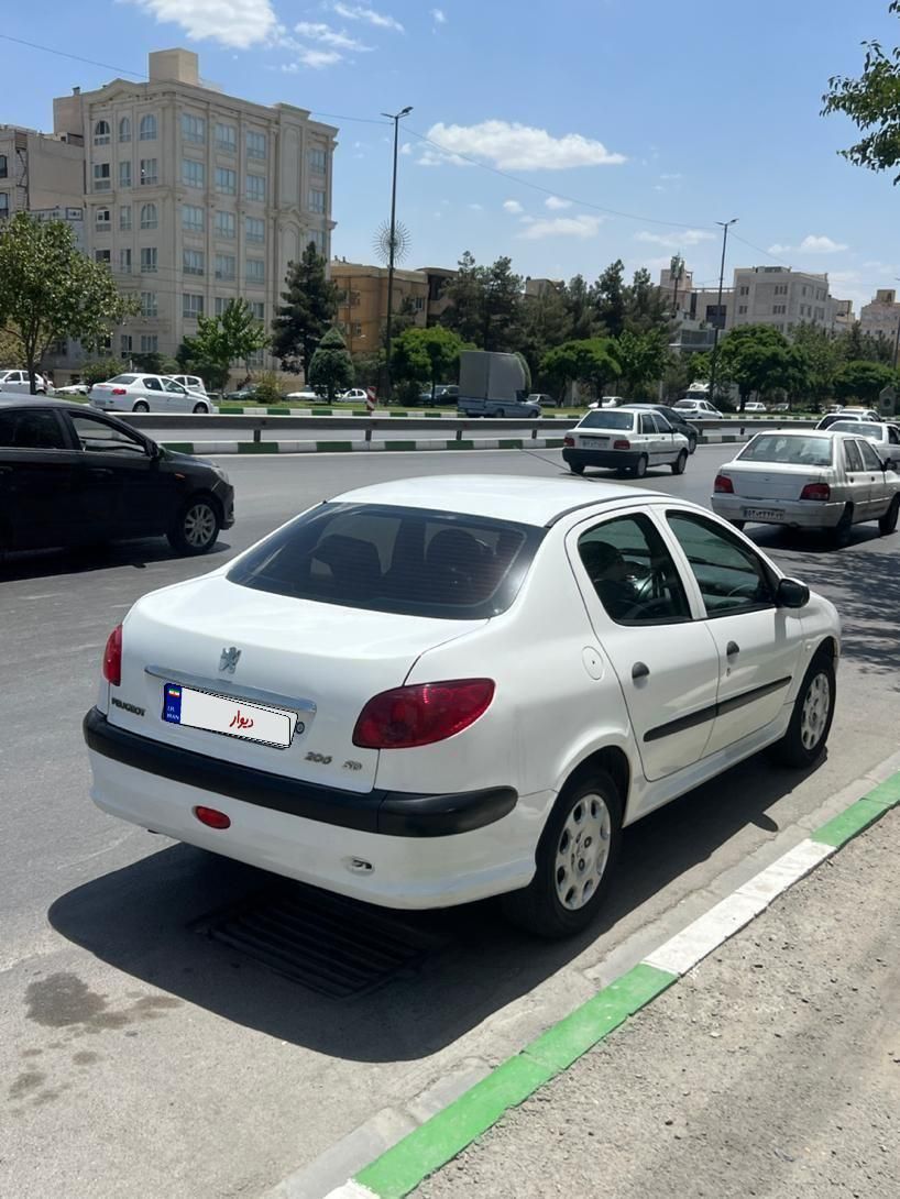 خودرو پژو، ۲۰۶ صندوق دار آگهی ann_19420726