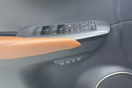 لکسوس NX هیبرید 300H - 2017