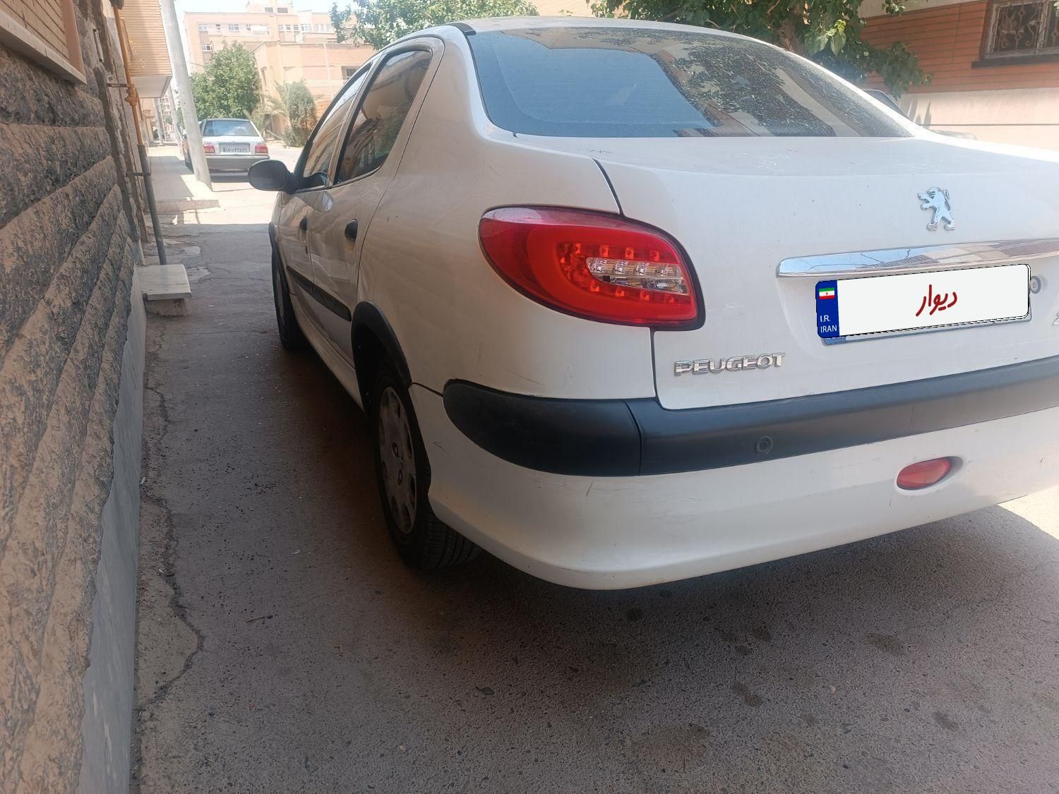 پژو ۲۰۶ صندوق دار v8 - 1396