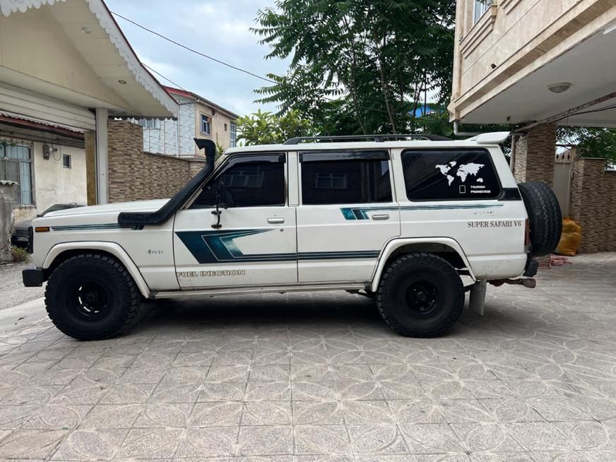 نیسان پاترول چهار درب 6 سیلندر - 1375