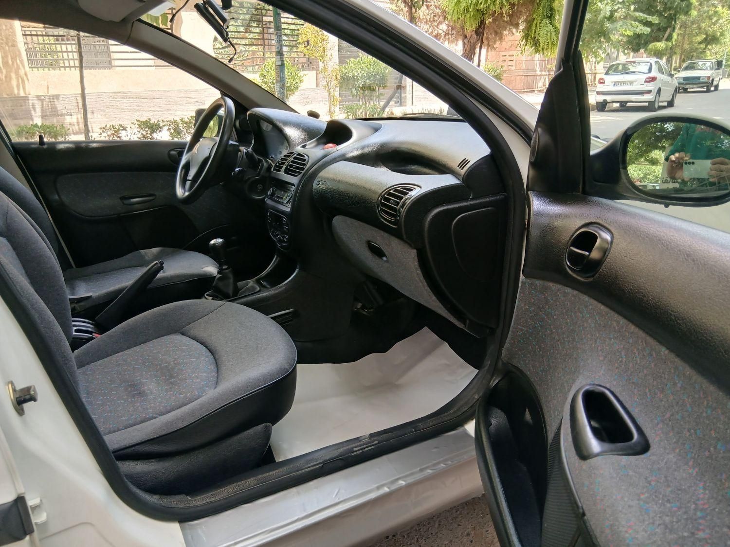 پژو ۲۰۶ صندوق دار v8 - 1390