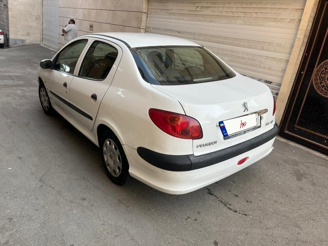 پژو ۲۰۶ صندوق دار v8 - 1394