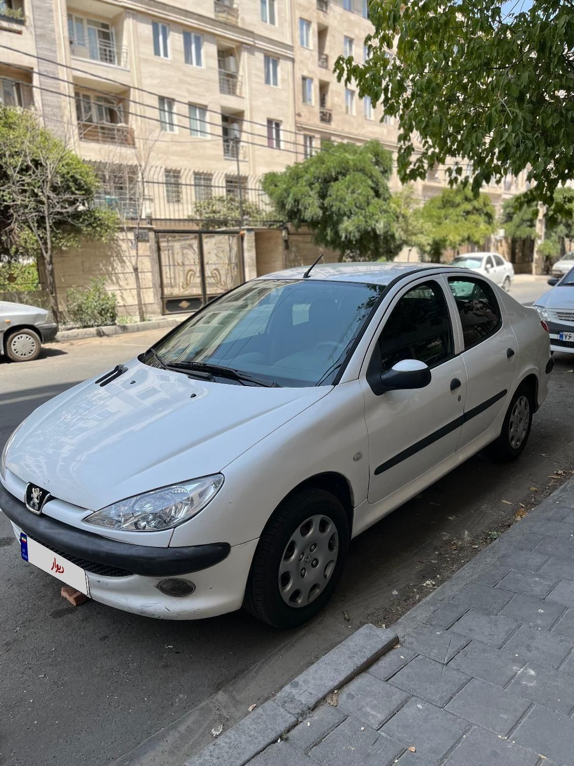 پژو ۲۰۶ صندوق دار v8 - 1393