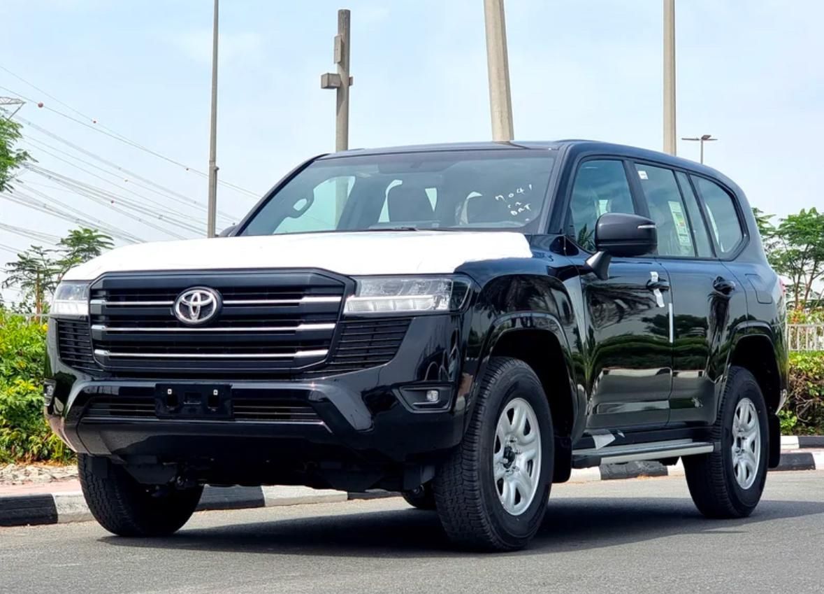 تویوتا کمری XLE - 2025