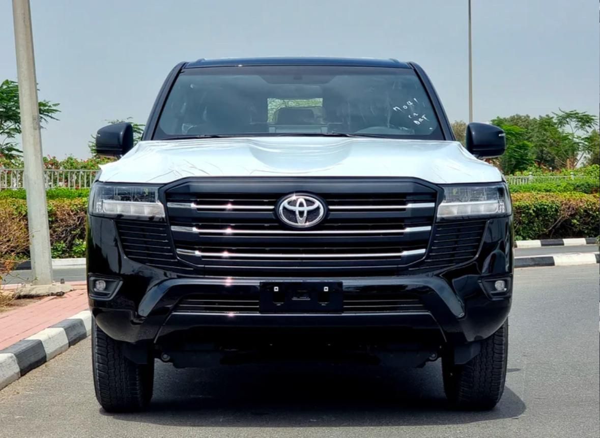تویوتا کمری XLE - 2025