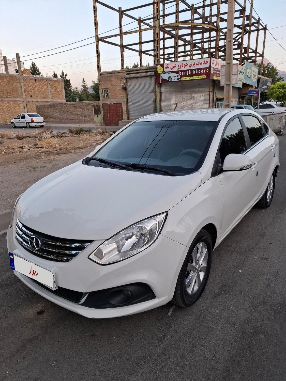جک J4 اتوماتیک ساده - 1400