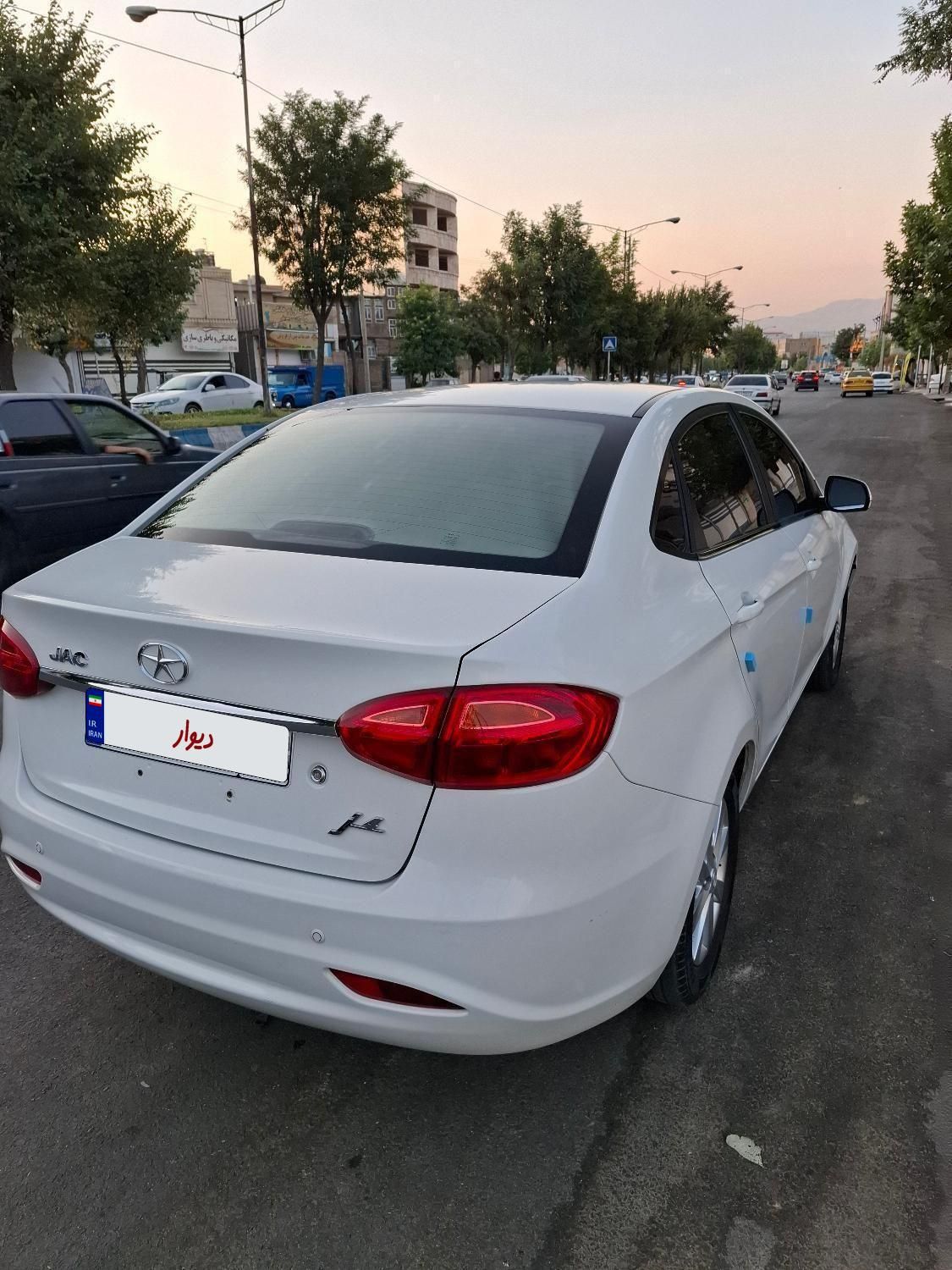 جک J4 اتوماتیک ساده - 1400