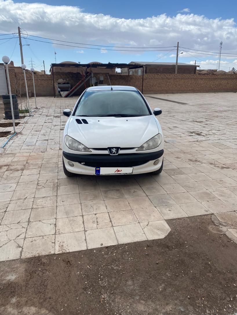 پژو ۲۰۶ صندوق دار v8 - 1392