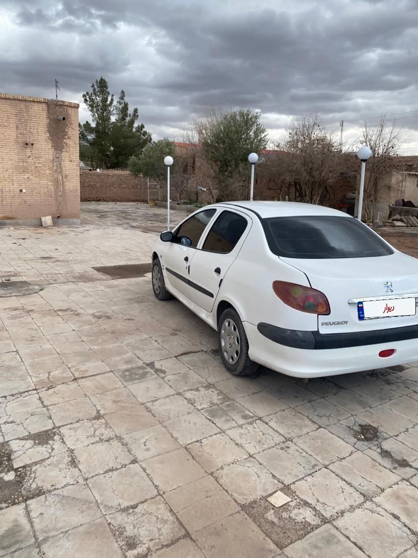 پژو ۲۰۶ صندوق دار v8 - 1392