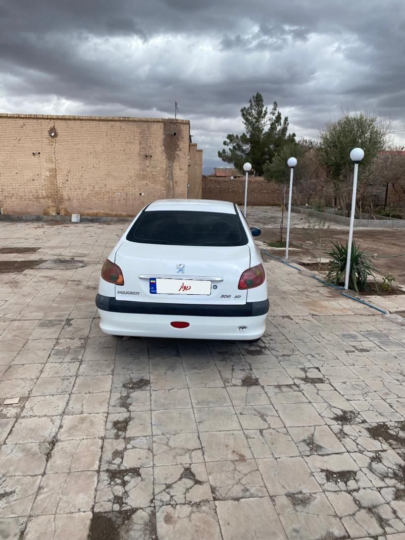 پژو ۲۰۶ صندوق دار v8 - 1392