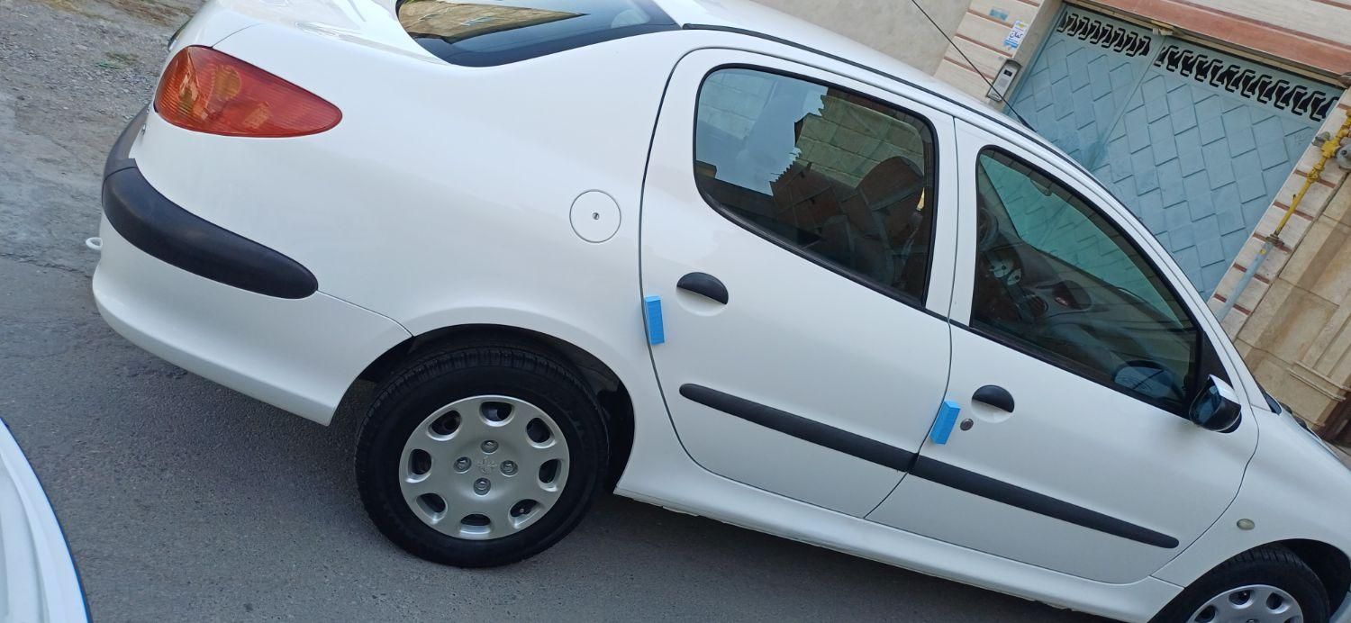 پژو ۲۰۶ صندوق دار v8 - 1393