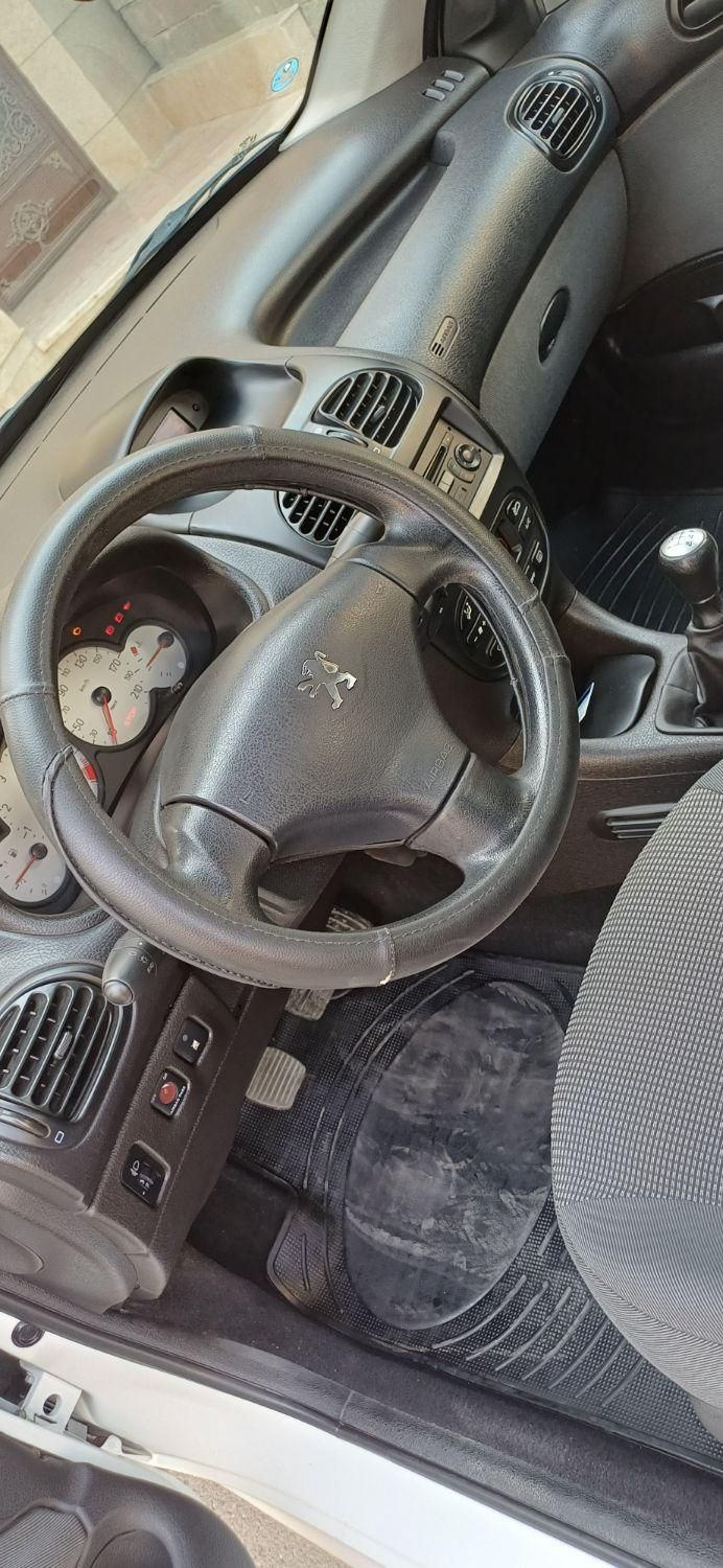 پژو ۲۰۶ صندوق دار v8 - 1393