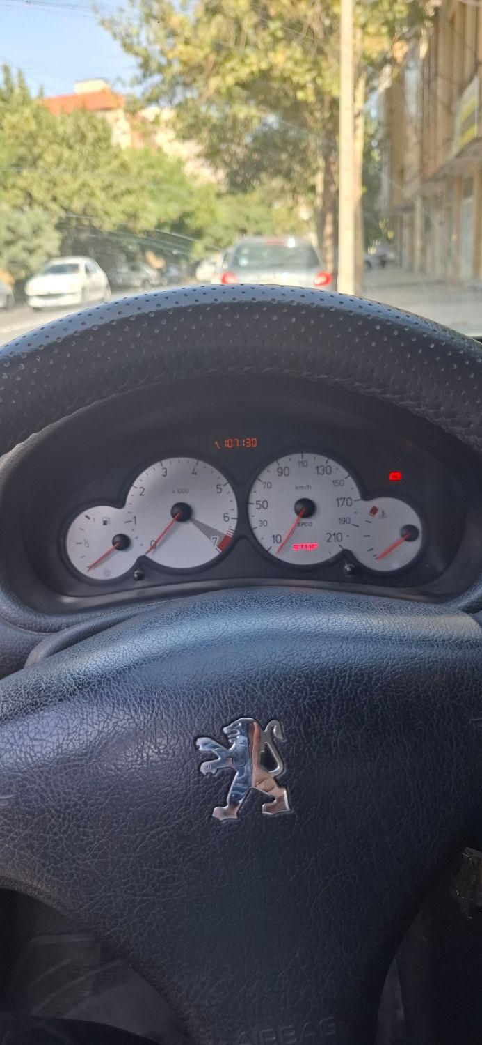پژو ۲۰۶ صندوق دار v8 - 1397