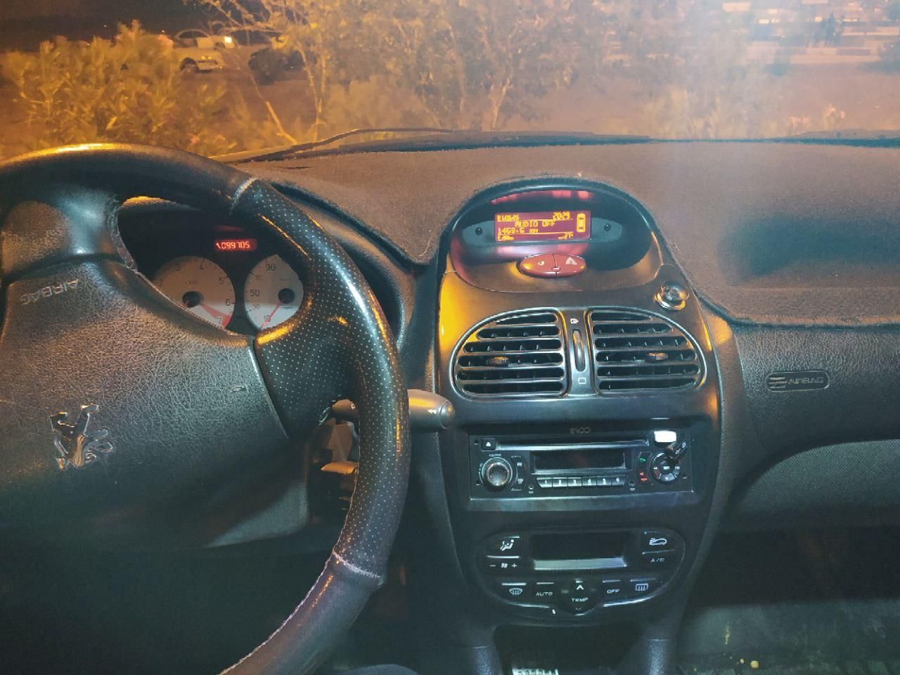 پژو ۲۰۶ صندوق دار v8 - 1396