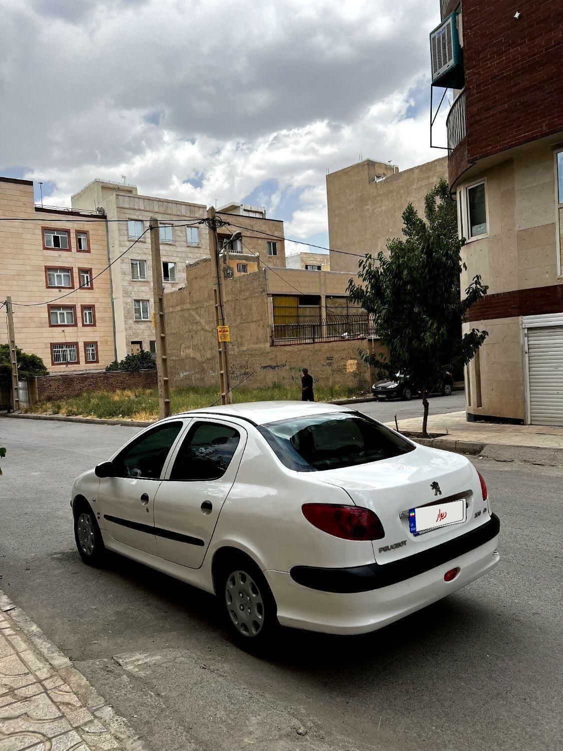 پژو ۲۰۶ صندوق دار v8 - 1393
