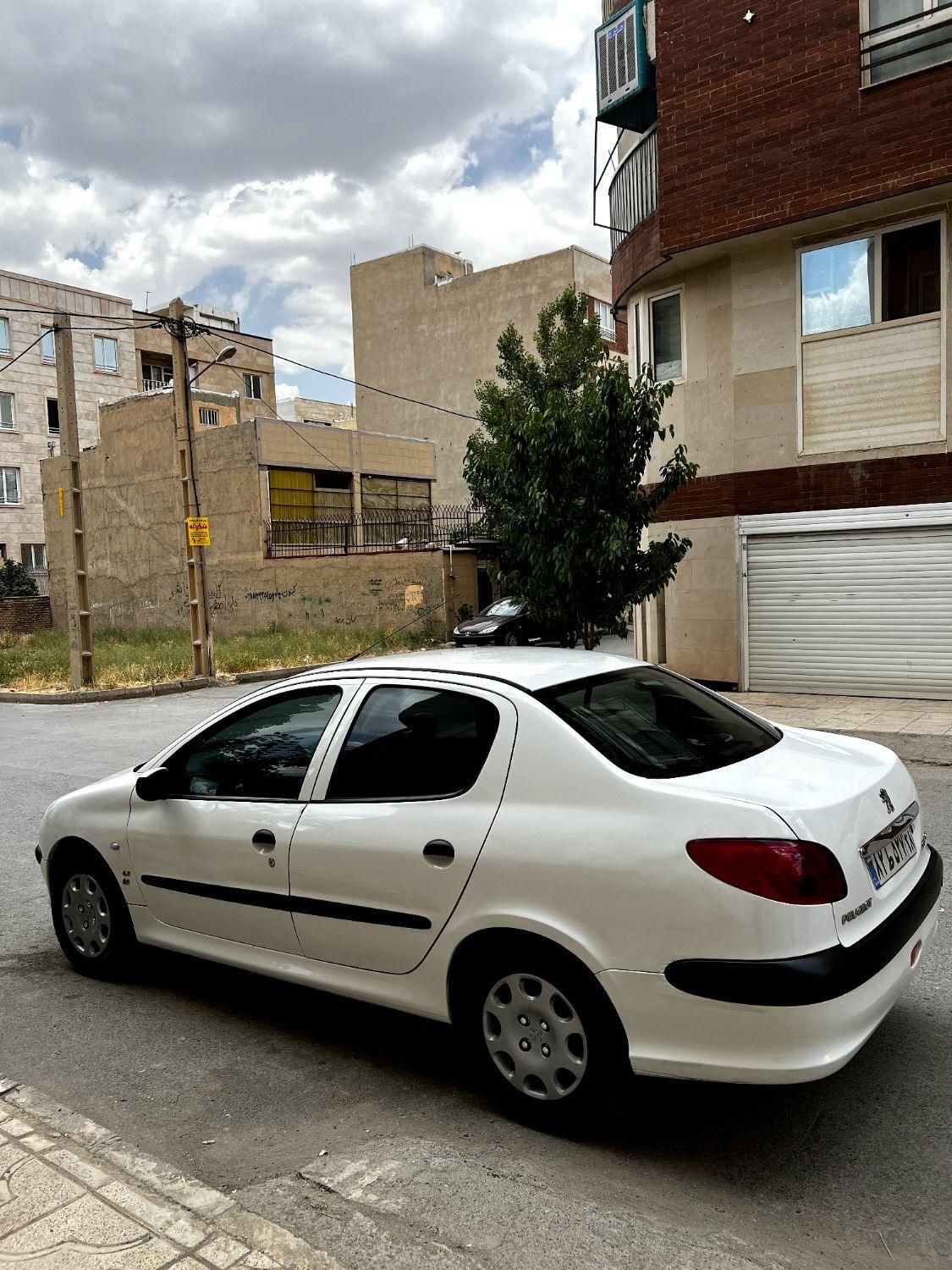 پژو ۲۰۶ صندوق دار v8 - 1393