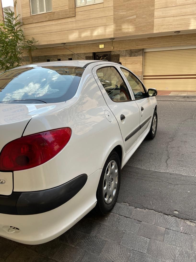 پژو ۲۰۶ صندوق دار v8 - 1399