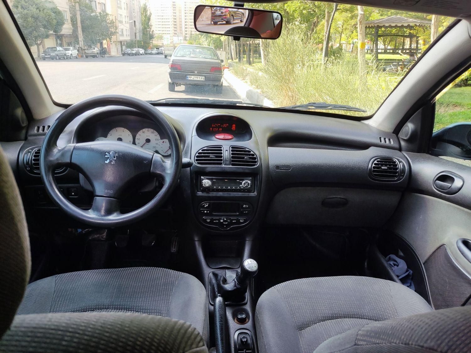 پژو ۲۰۶ صندوق دار v8 - 1393
