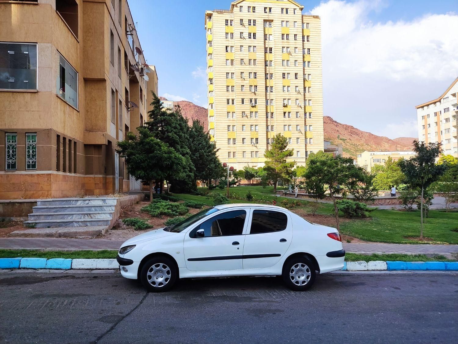 پژو ۲۰۶ صندوق دار v8 - 1393