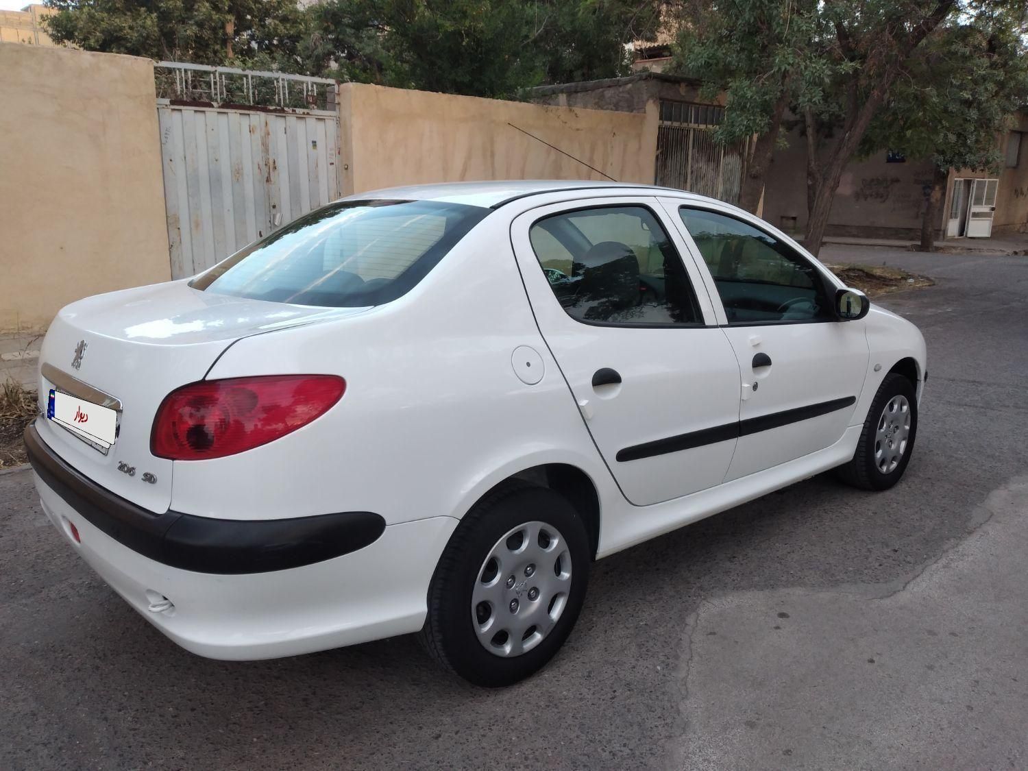 پژو ۲۰۶ صندوق دار v8 - 1395