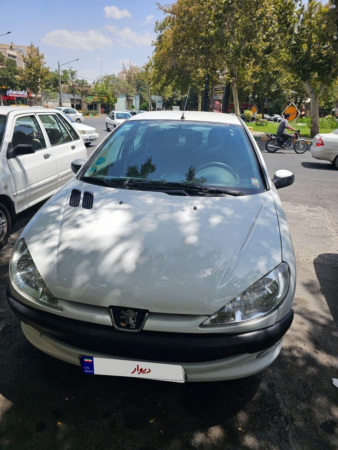 پژو ۲۰۶ صندوق دار v8 - 1393