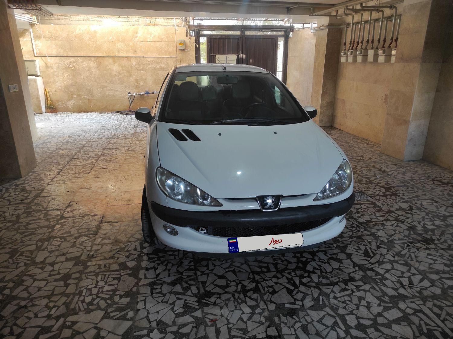 پژو ۲۰۶ صندوق دار v8 - 1396