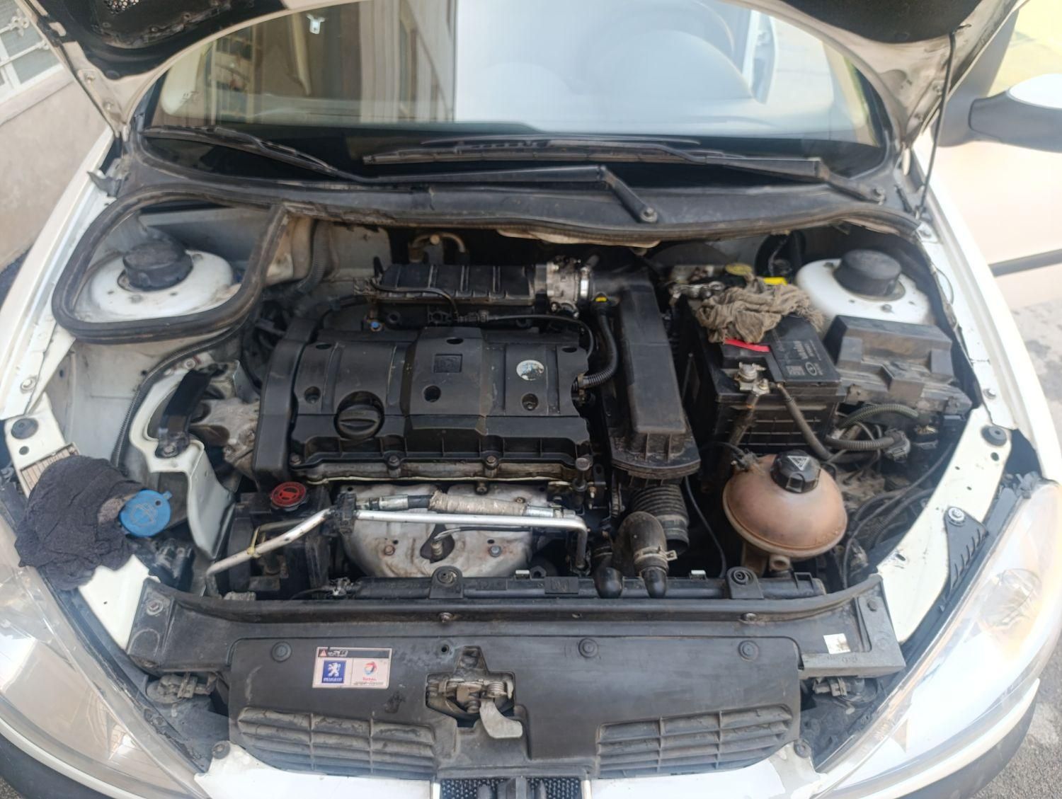 پژو ۲۰۶ صندوق دار v8 - 1393