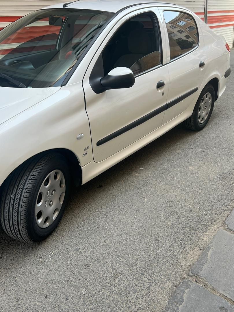 پژو ۲۰۶ صندوق دار v8 - 1396