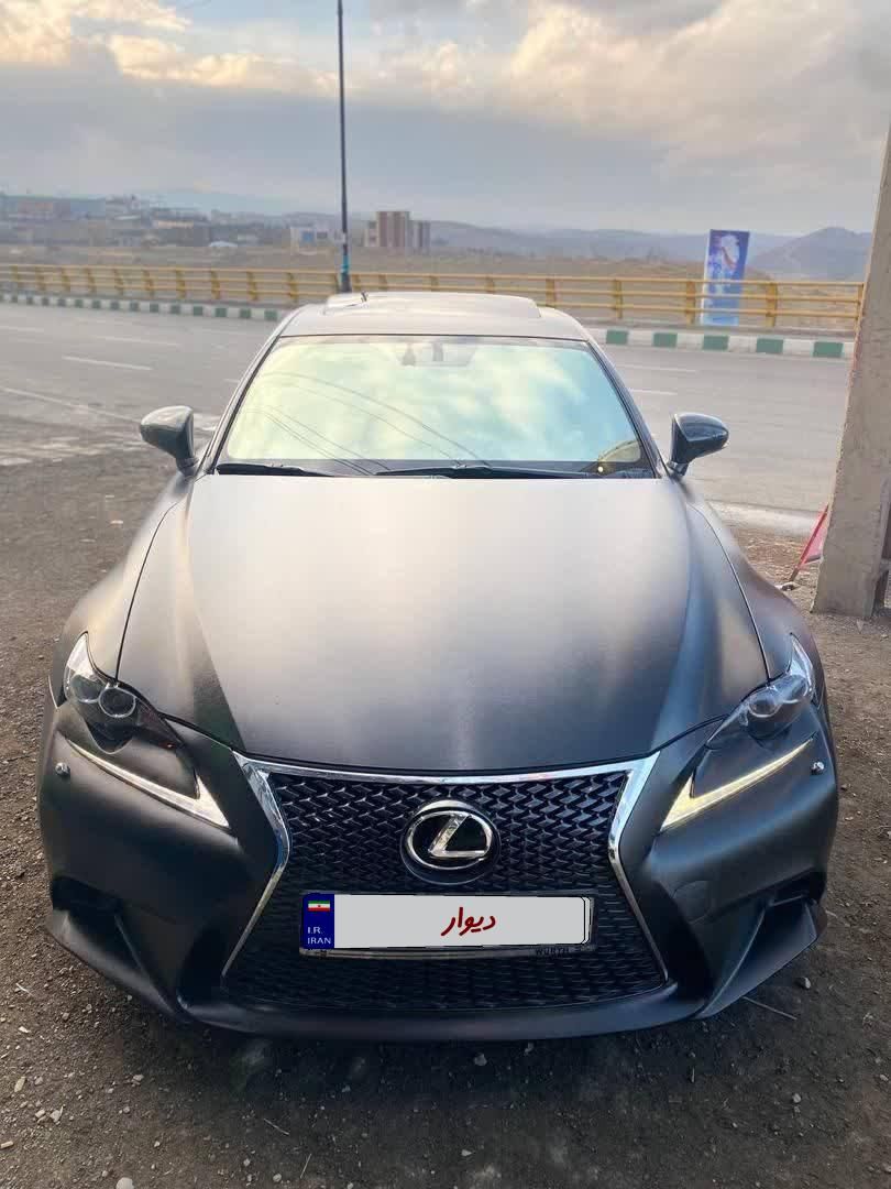 خودرو لکسوس، IS آگهی ann_19430104