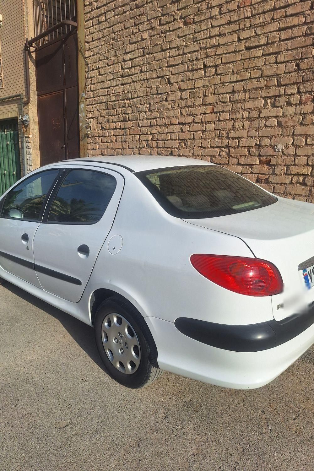 پژو ۲۰۶ صندوق دار v8 - 1390
