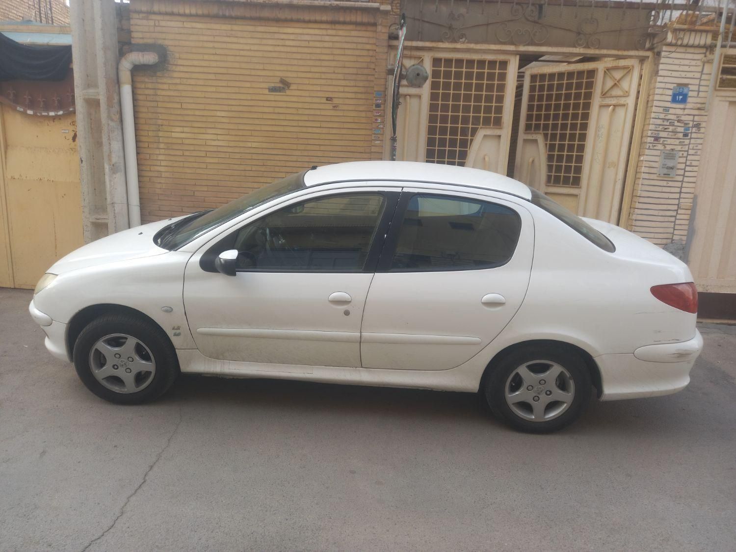 پژو ۲۰۶ صندوق دار v8 - 1390