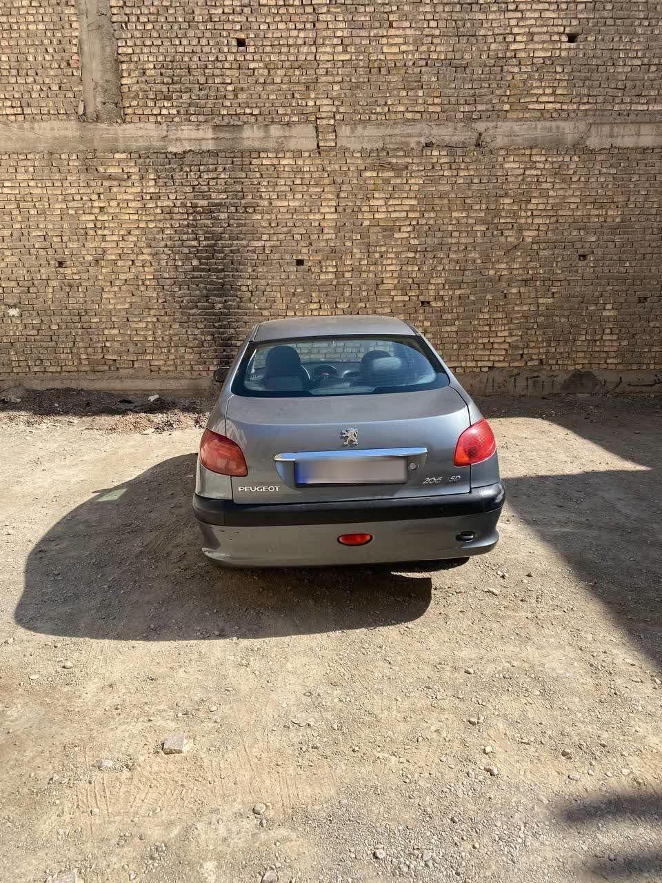 پژو ۲۰۶ صندوق دار v8 - 1395