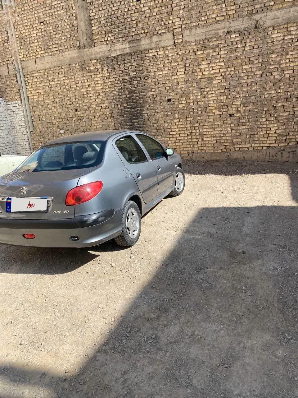 پژو ۲۰۶ صندوق دار v8 - 1395