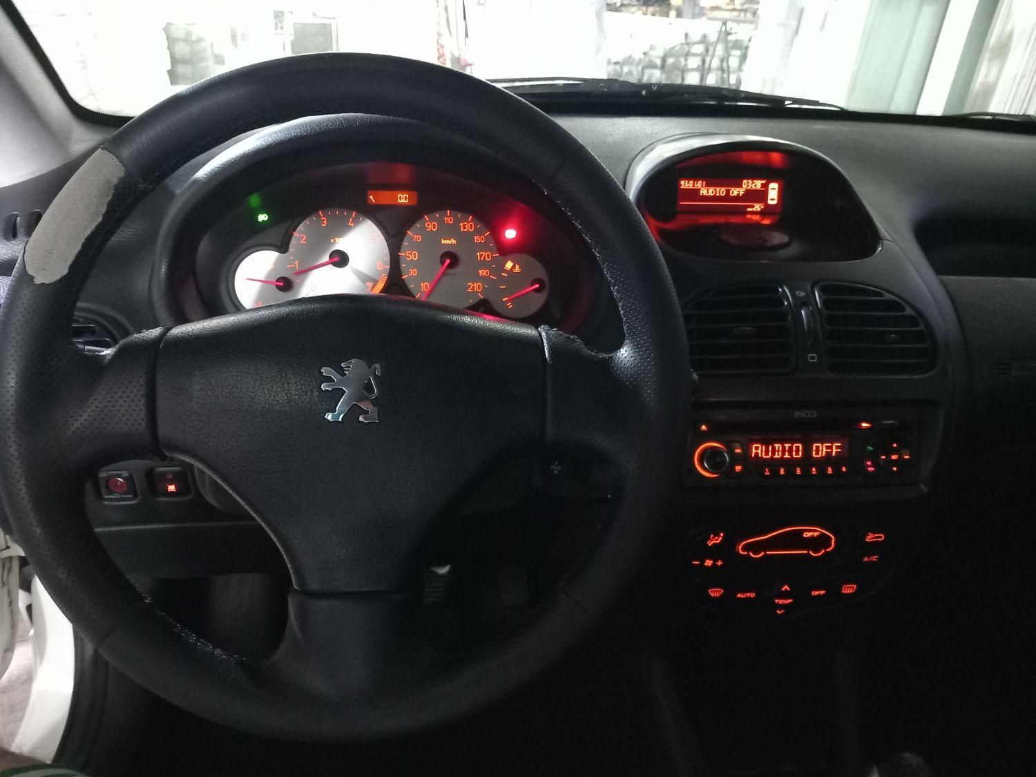 پژو ۲۰۶ صندوق دار v8 - 1397