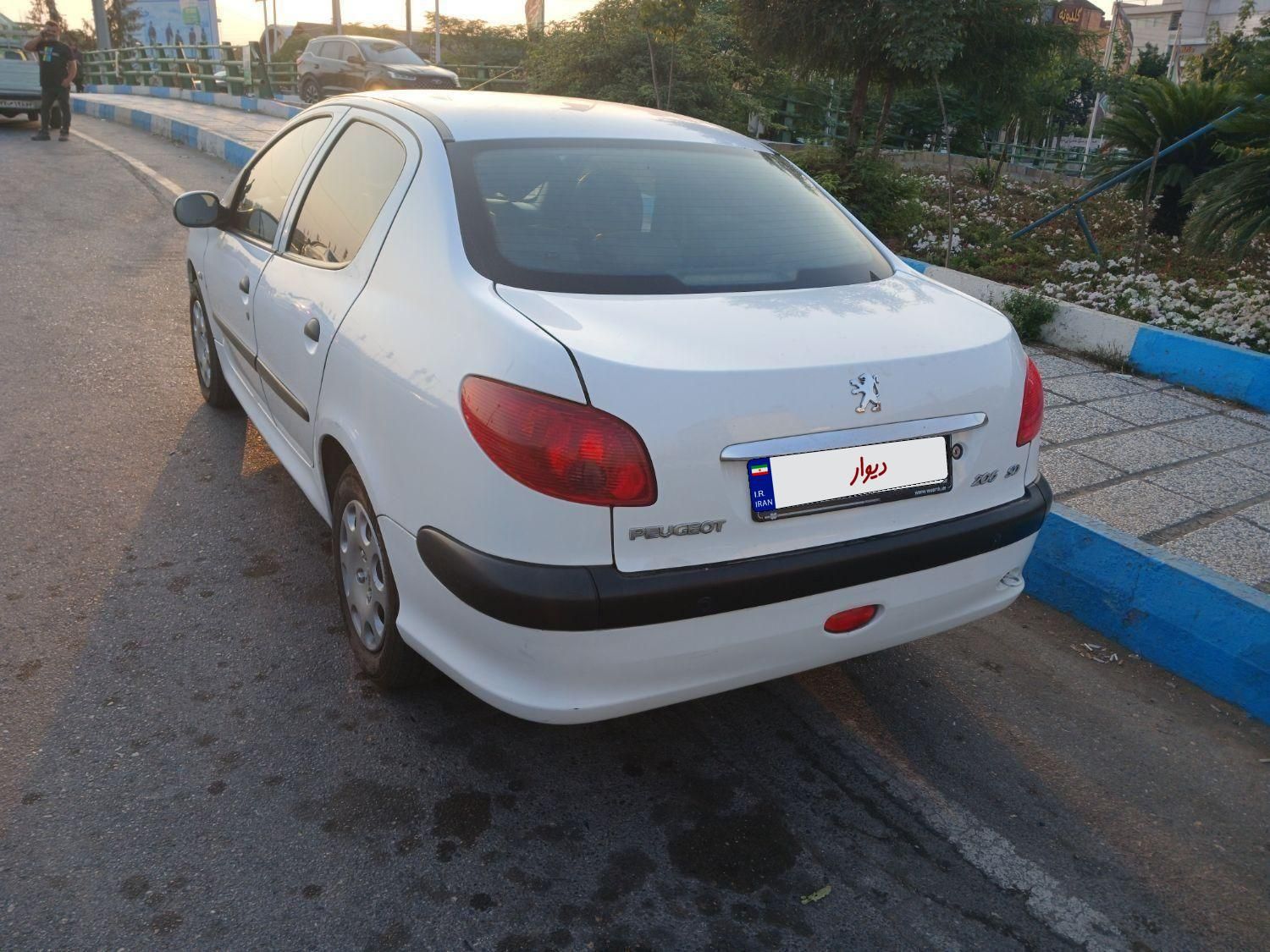 پژو ۲۰۶ صندوق دار v8 - 1397
