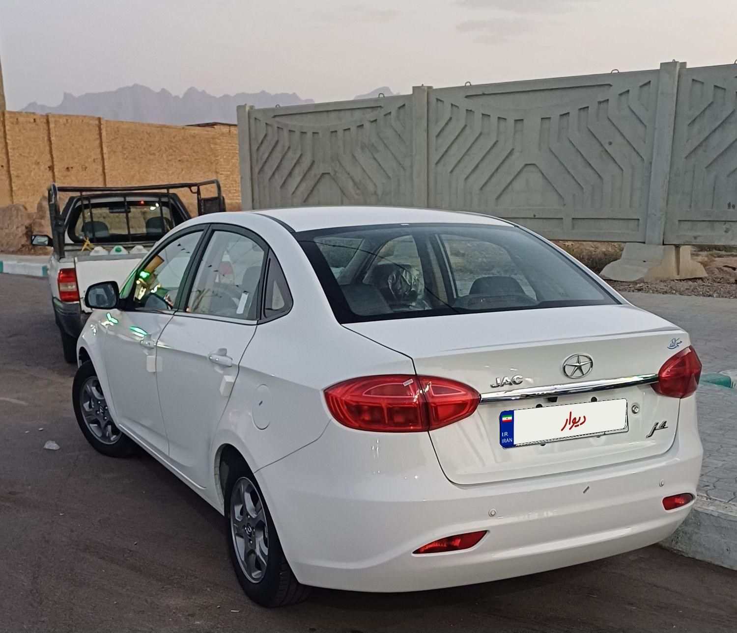 جک J4 اتوماتیک ساده - 1402