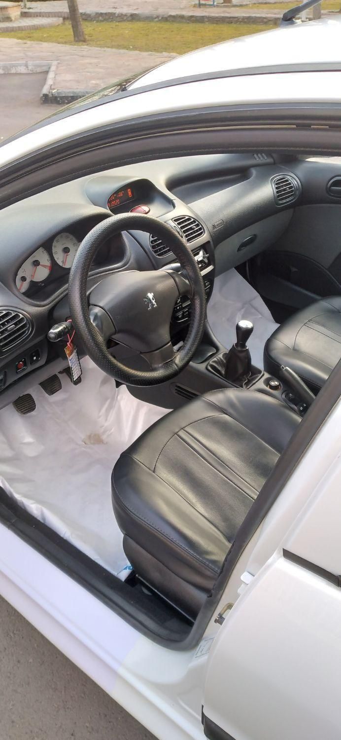 پژو ۲۰۶ صندوق دار v8 - 1393
