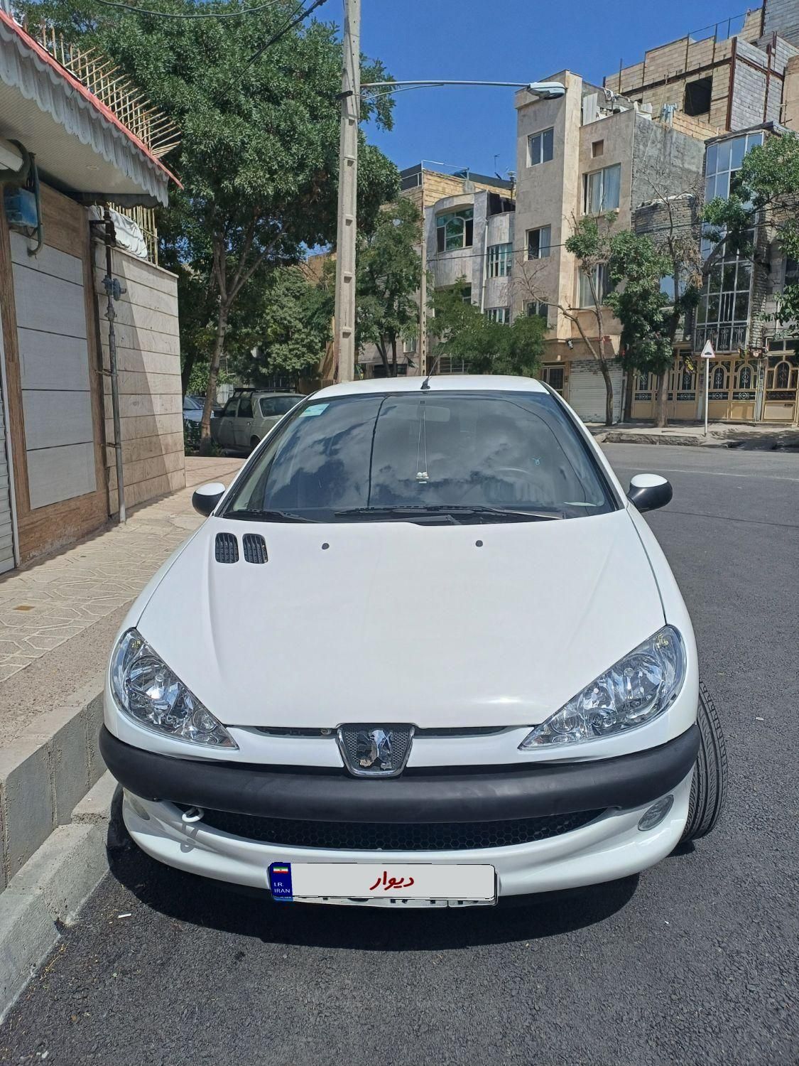 پژو ۲۰۶ صندوق دار v8 - 1393