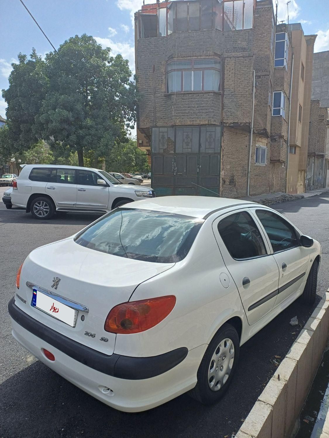 پژو ۲۰۶ صندوق دار v8 - 1393