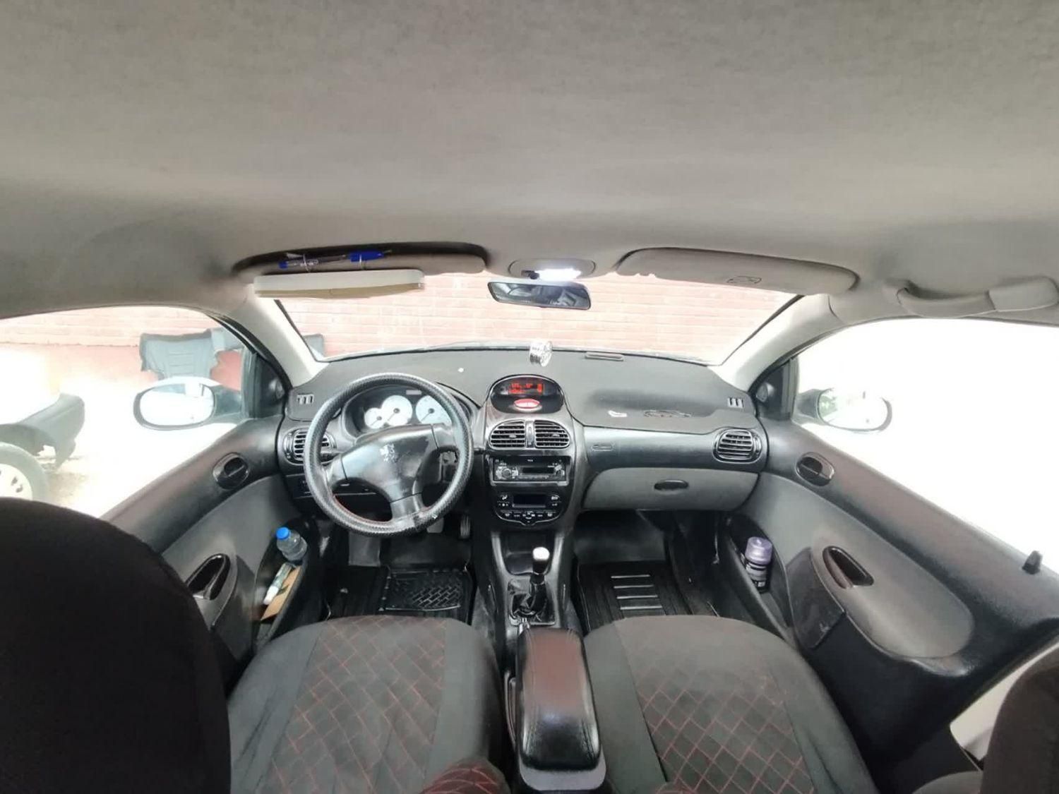 پژو ۲۰۶ صندوق دار v8 - 1393
