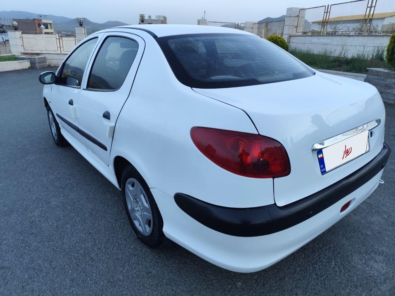پژو ۲۰۶ صندوق دار v8 - 1389