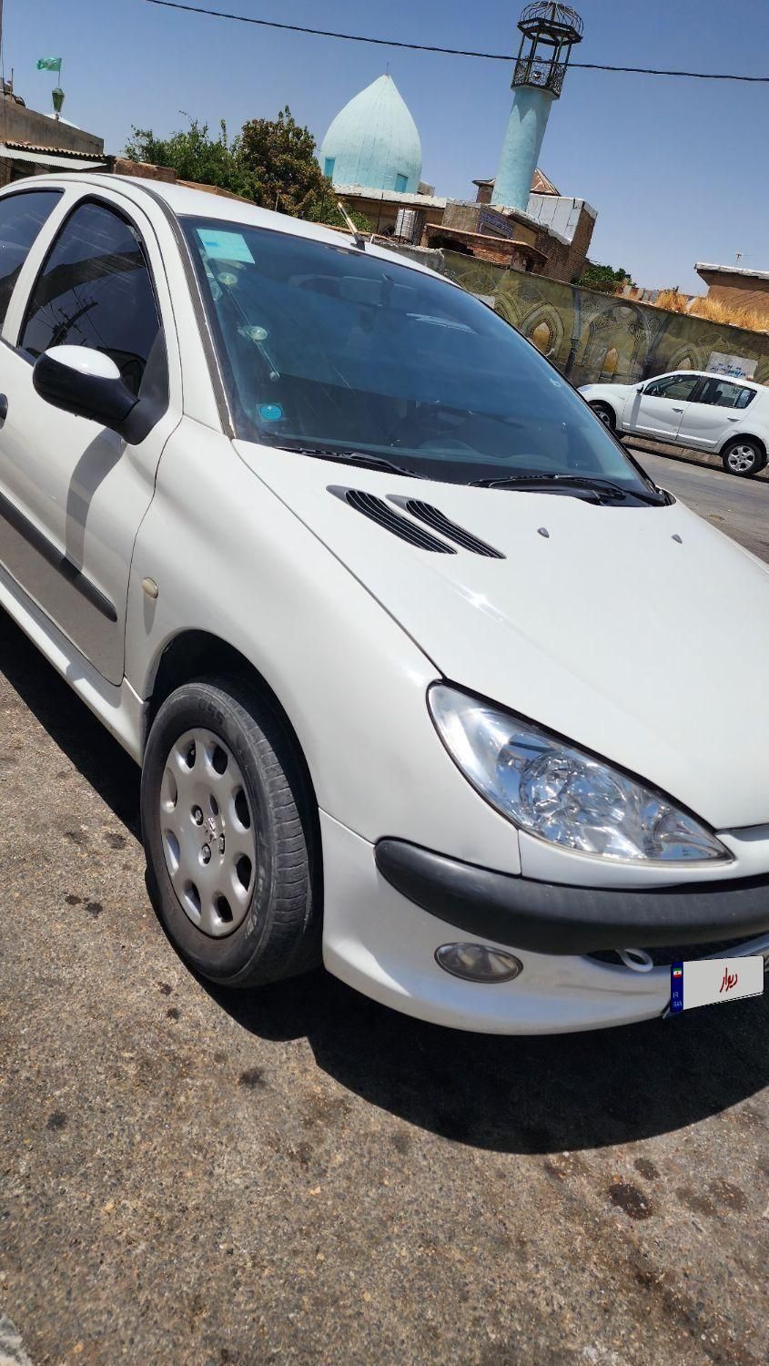پژو ۲۰۶ صندوق دار v8 - 1396
