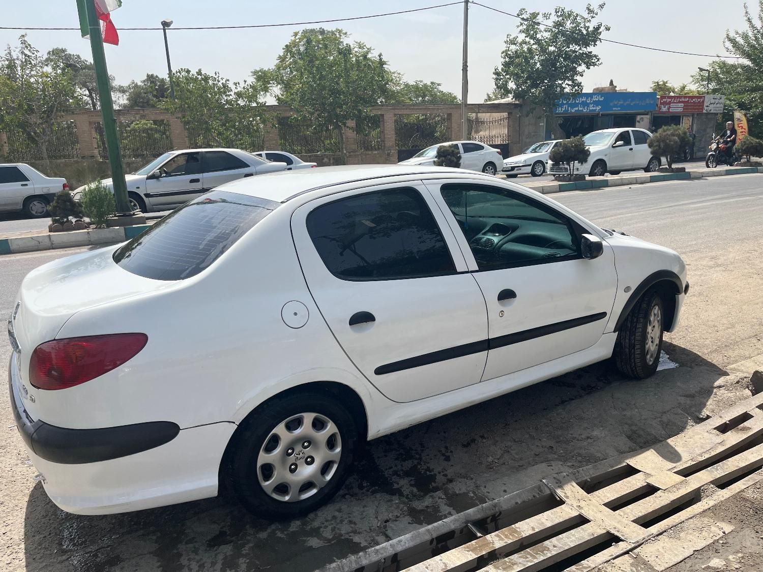 پژو ۲۰۶ صندوق دار v8 - 1396